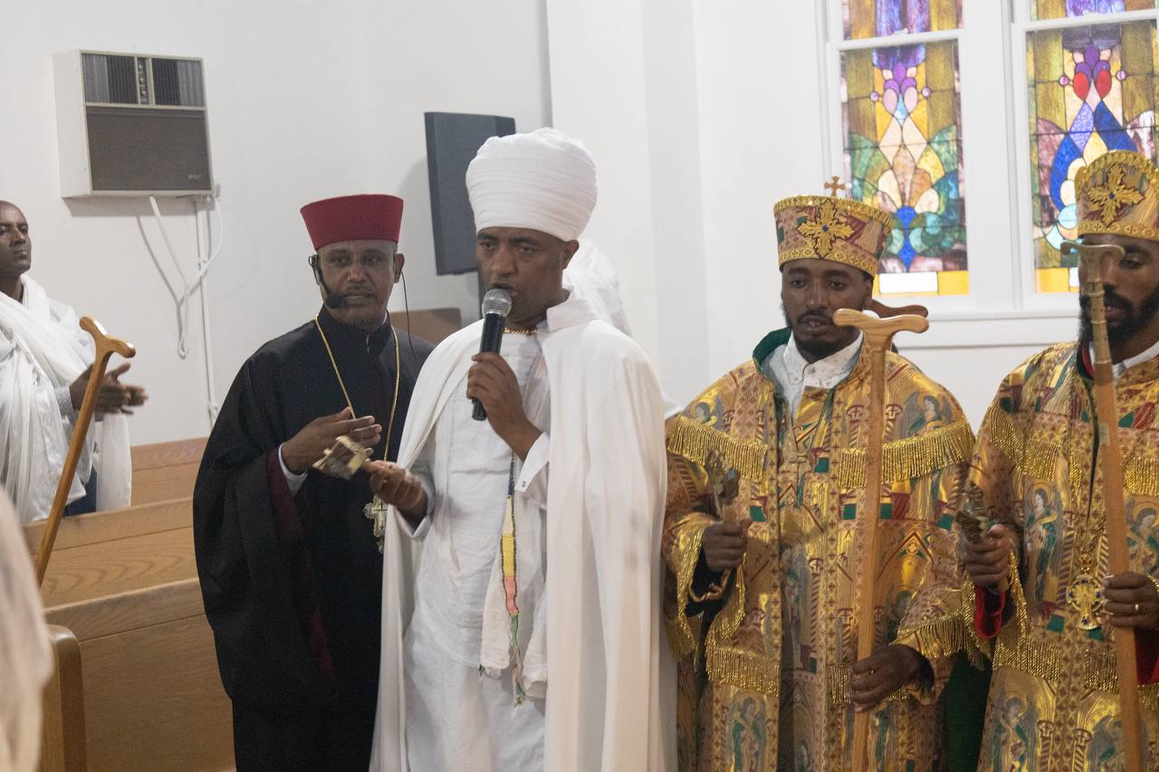 የደመራ እና የንግሥ በዓል በካህናትና ምእመናን ታቦተ ሕጉ ሲከበር